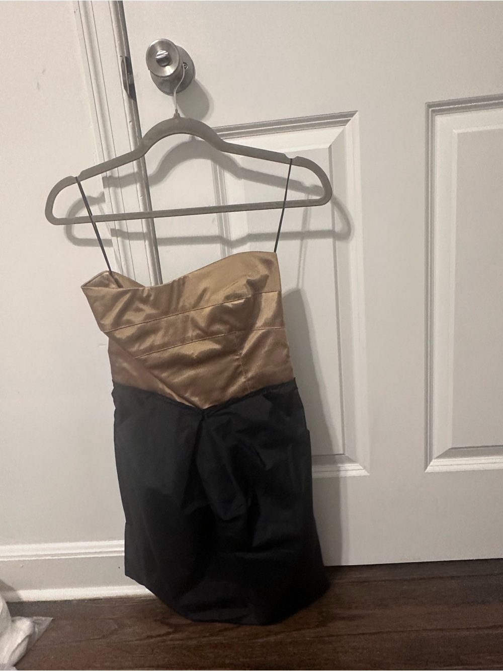 Ana Locking gold/black dress